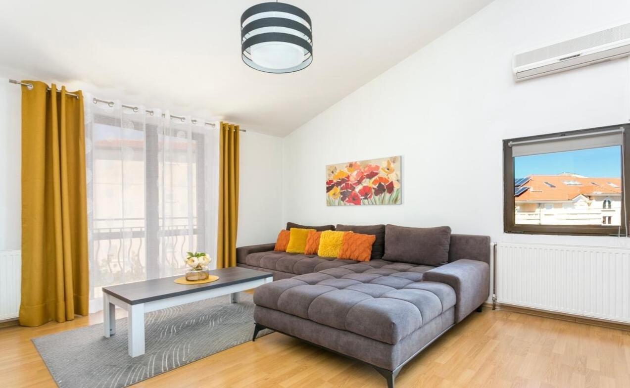 Apartman Bella โตรกีร์ ภายนอก รูปภาพ