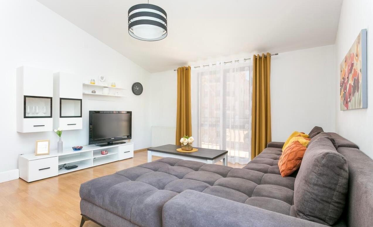 Apartman Bella โตรกีร์ ภายนอก รูปภาพ