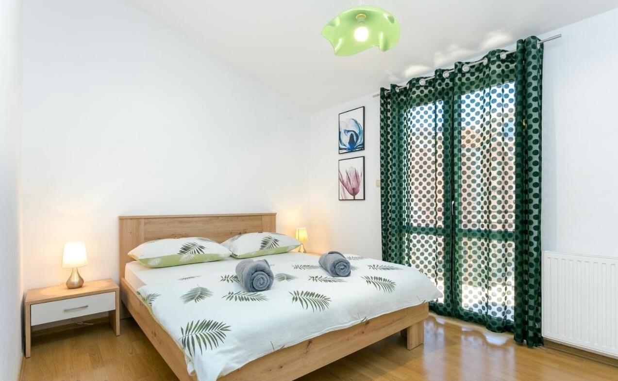 Apartman Bella โตรกีร์ ภายนอก รูปภาพ