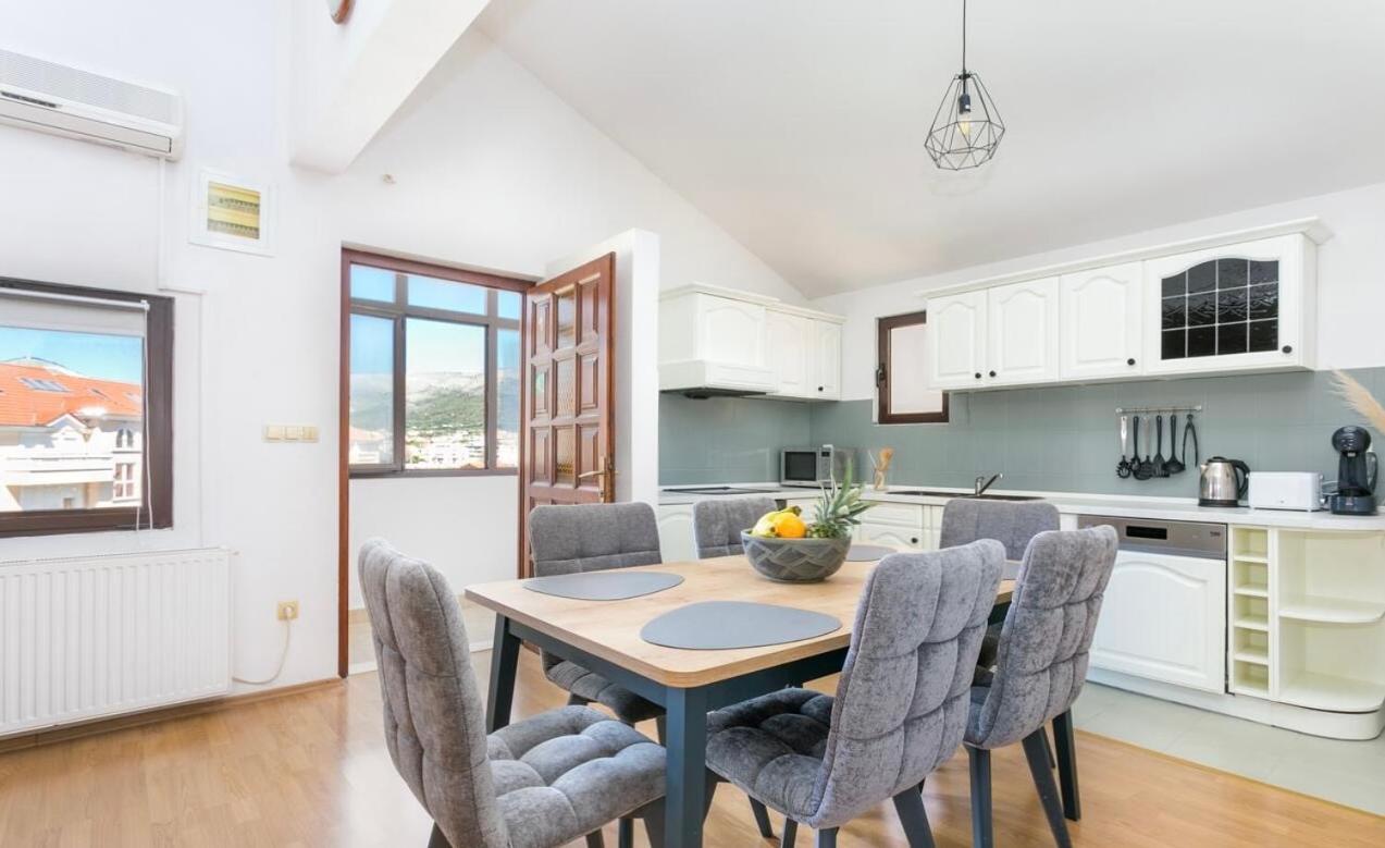 Apartman Bella โตรกีร์ ภายนอก รูปภาพ