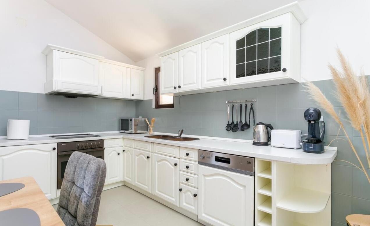 Apartman Bella โตรกีร์ ภายนอก รูปภาพ