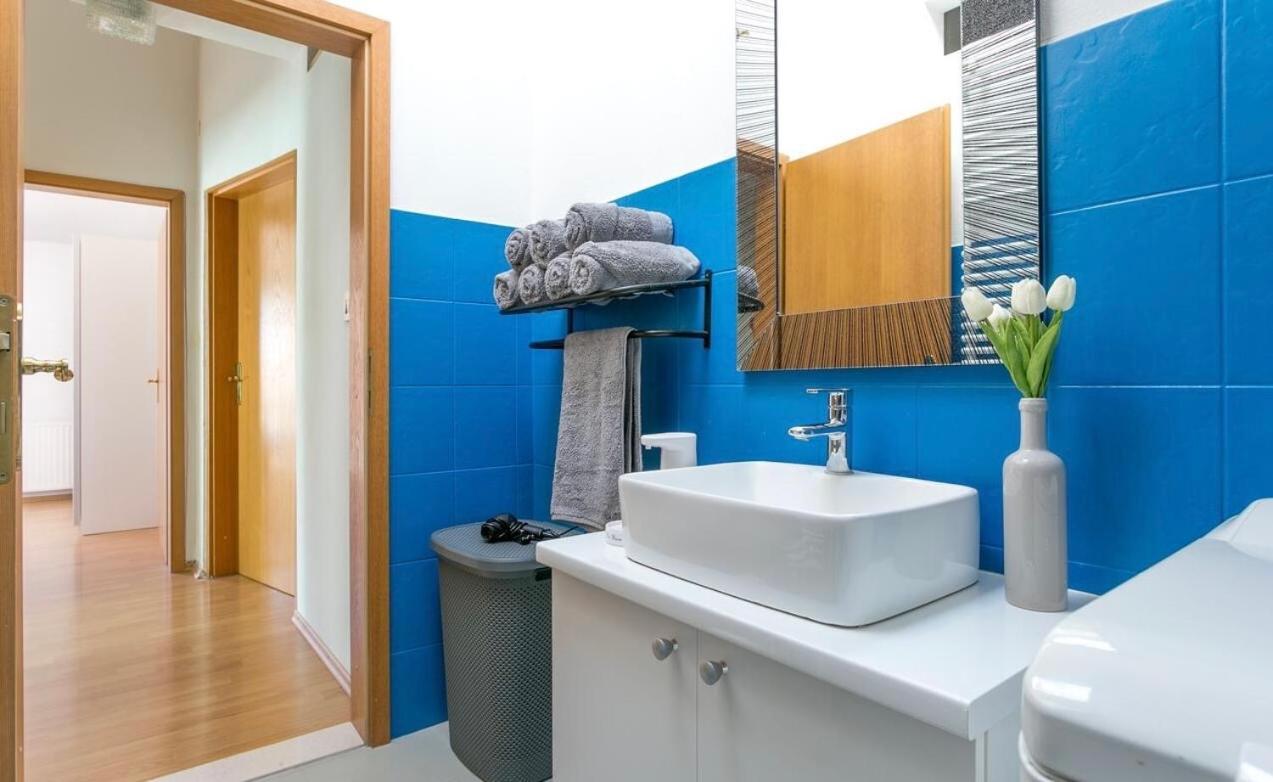 Apartman Bella โตรกีร์ ภายนอก รูปภาพ