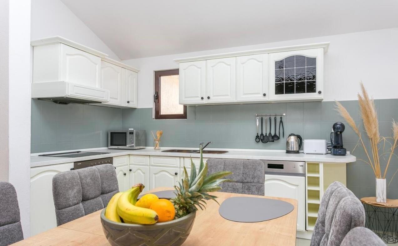 Apartman Bella โตรกีร์ ภายนอก รูปภาพ